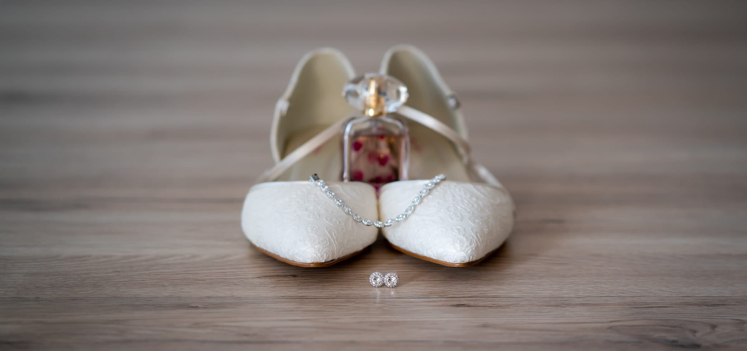 Hochzeiten bridal-shoes-detail.jpg
