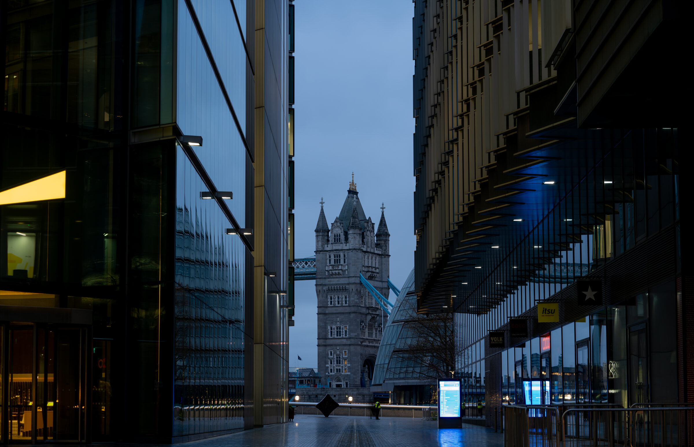 Cityscape tower-bridge-alley-view.jpg