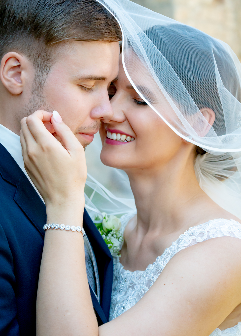 Hochzeiten couple-portrait-veil.jpg
