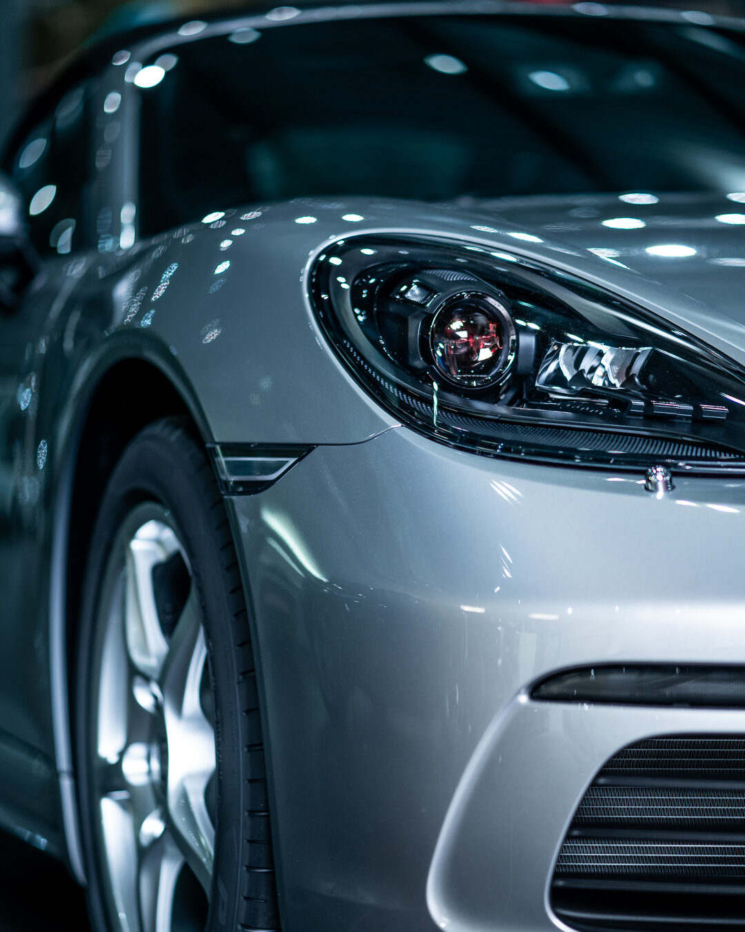 Sonstiges porsche-headlight-detail.jpg